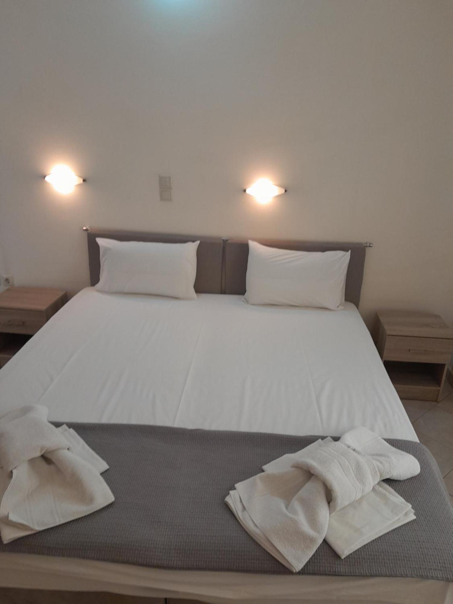 Hotel Barbara II à Agia Marina  Extérieur photo